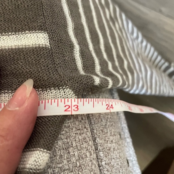 #18- VINCE- 100% LINEN Striped Lightweight Sweater size small - Picture 6 of 7